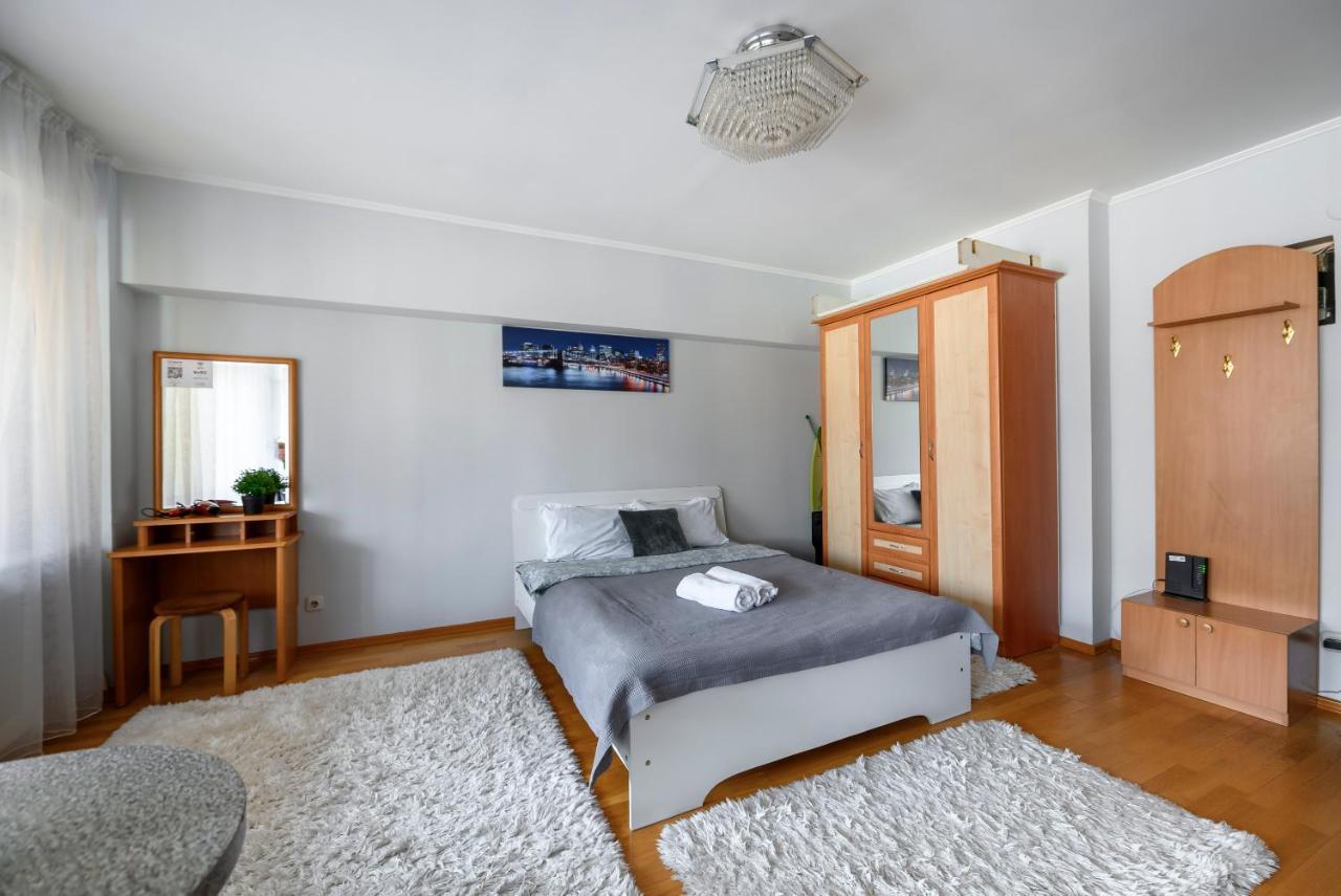 Ferienwohnung На Проспекте Ленина Almaty Exterior foto