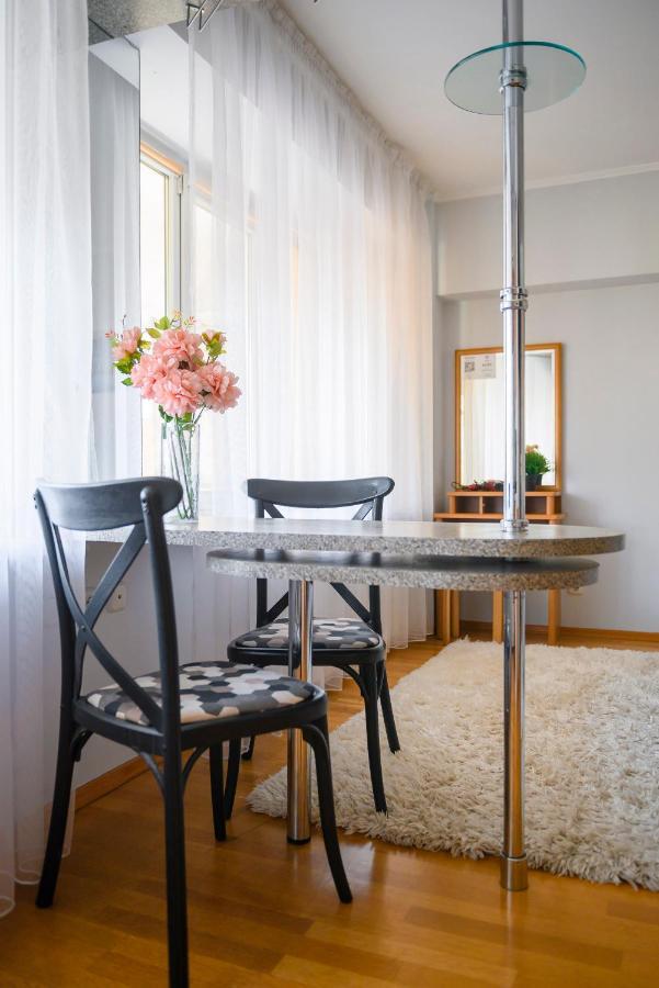 Ferienwohnung На Проспекте Ленина Almaty Exterior foto
