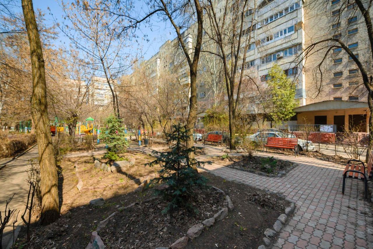 Ferienwohnung На Проспекте Ленина Almaty Exterior foto